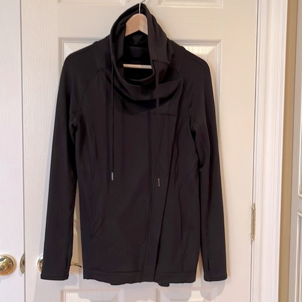 Lululemon Black Wrap style light jacket